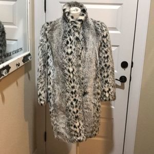Faux Spotted Coat‎